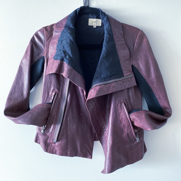 Stunning burgundy leather jacket made by June. Collar zips all the way up! - Picture 5 of 6